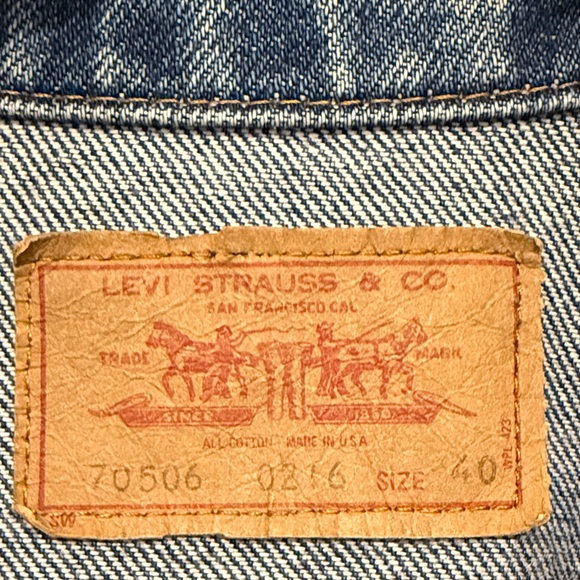 Levi's Classic Indigo Denim Jacket - Picture 2 of 10